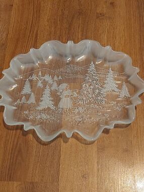 Waltger Glas Ruffled Frosted Glass Decorative Platter with Etched Winter Scene